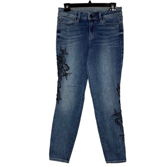 White House Black Market Everyday Soft Jeans Blue Size 2 Skinny Ankle Beaded - Picture 1 of 16